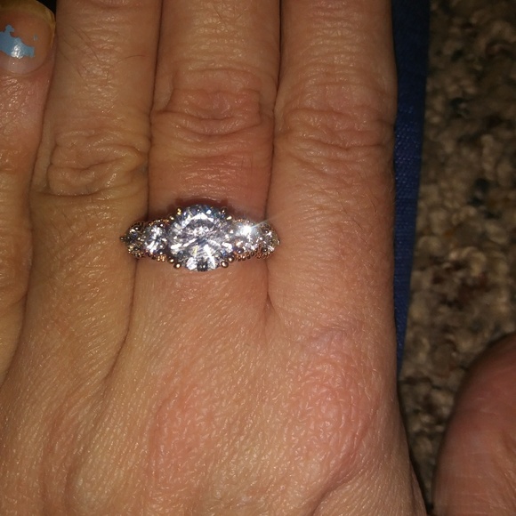 BELLA LUCA ROSE GOLD RING - Picture 8 of 8